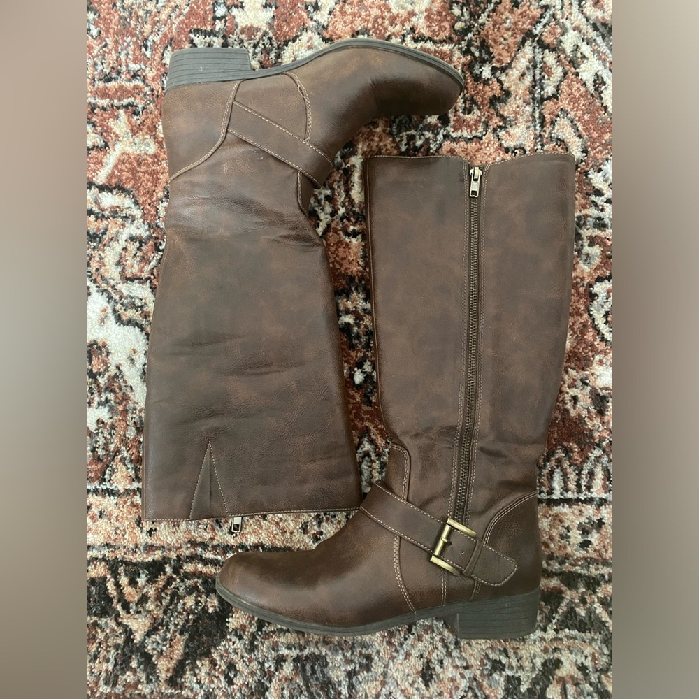 Size 8 Natural Soul women’s knee high boots